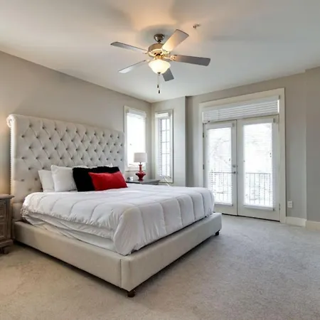 Music Row Luxury Suites - Two King Bedrooms - Private Garage & Ensuite Baths-2