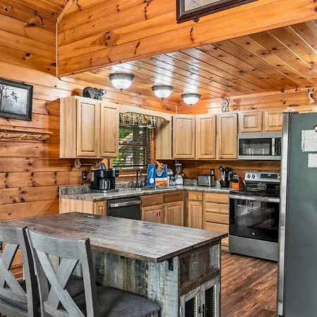 Amazing Grace - Hot Tub, Stone Firepit & Arcade Loft Near Pigeon Forge-3