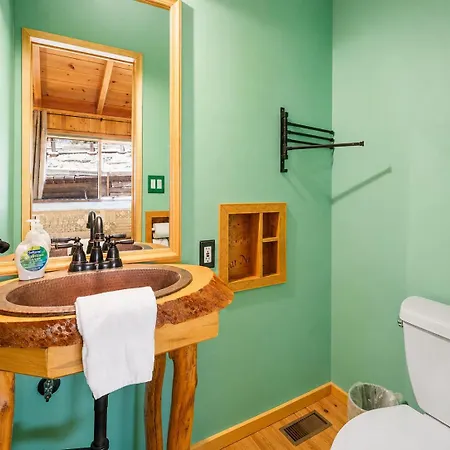 Pinecone Ridge - Walk To Bear Mountain, Private Hot Tub, Foosball-3