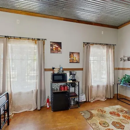 Romantic, Dog-Friendly Cabin With On-Site Courtyard, Close To Wineries-3