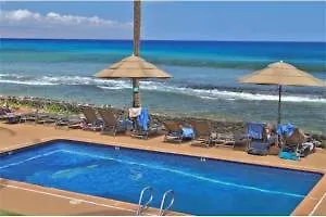 Beautiful Ground Floor! Corner! Just Steps To Ocean And Pool!120-3