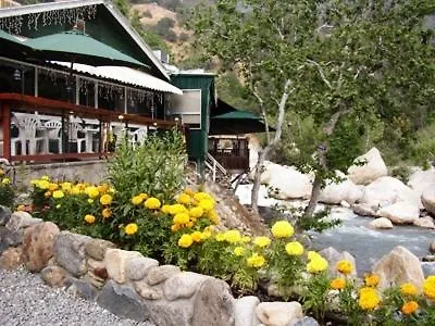 The Gateway Restaurant & Lodge-2