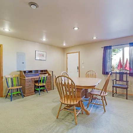 Comfy Home Near The Ocean Great For Family Fun-2
