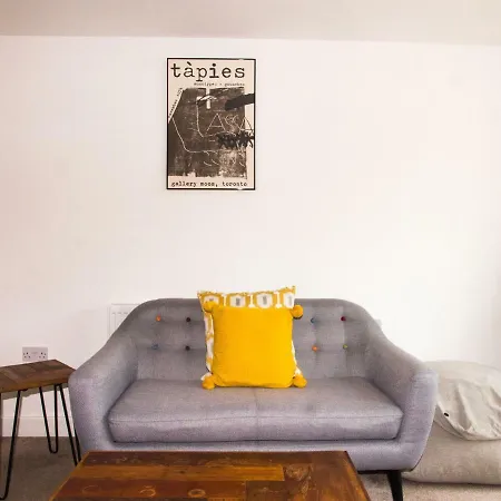 Impressive Urban Townhouse - Leeds City Centre-2