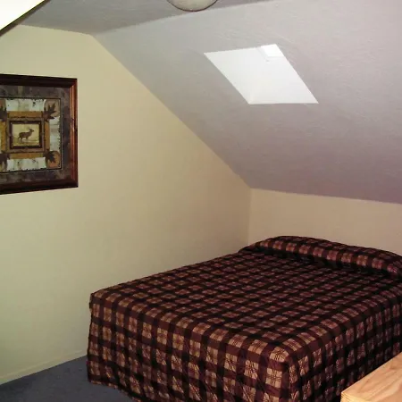 Cozy Hollow Lodge-2