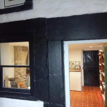 Swan Walkers Cottage-2