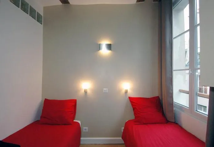 Holidaysinparis-Bourg Tibourg II