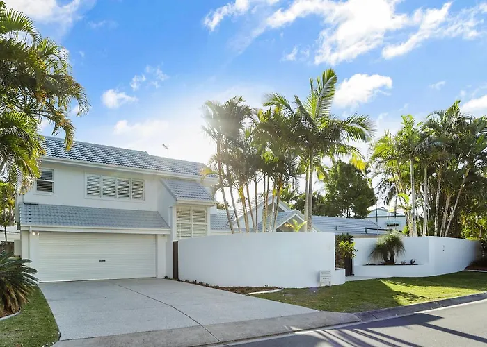 Island Living In The Heart Of Noosa Villa
