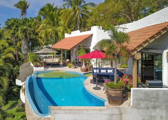 Villa Kiwi. Huge Pool, Steps To Town N Beach. 6 Plus Brm 7.5 Bth 3 Kcn Sayulita