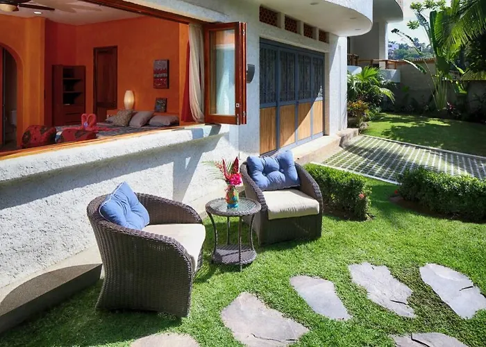 Villa Kiwi. Huge Pool, Steps To Town N Beach. 6 Plus Brm 7.5 Bth 3 Kcn Sayulita