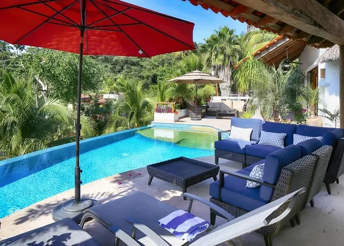Villa Kiwi. Huge Pool, Steps To Town N Beach. 6 Plus Brm 7.5 Bth 3 Kcn Sayulita