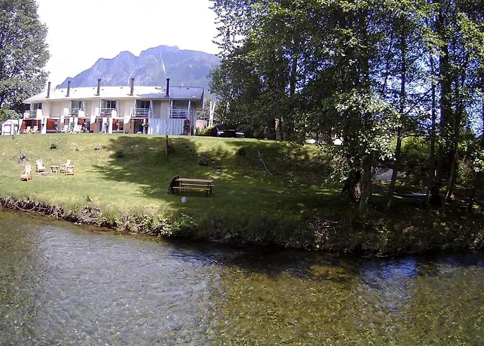 Moon River Suites #3 North Bend