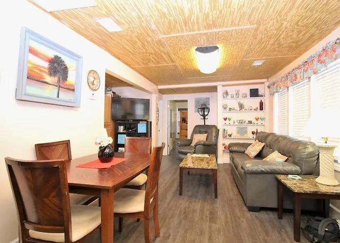 E Huron 401 Folly Beach