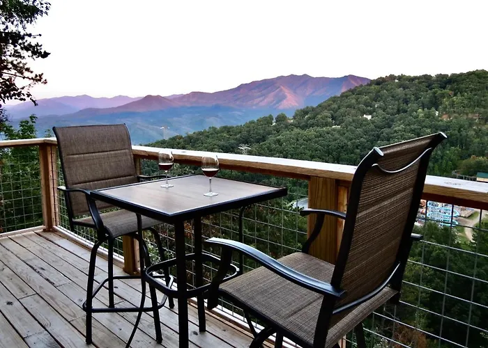 Million Dollar Views! 4 Bedroom, Sleeps 9, Close To National Park And 5 Mi To Gatlinburg!