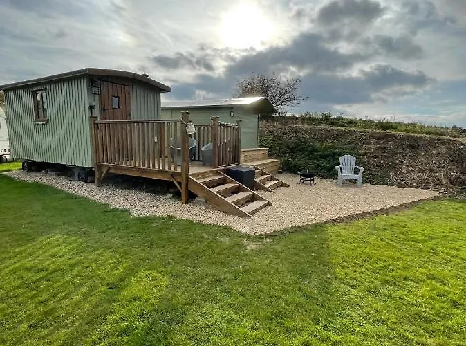 Oakley View Shepherds Hut With Hot Tub Whitby