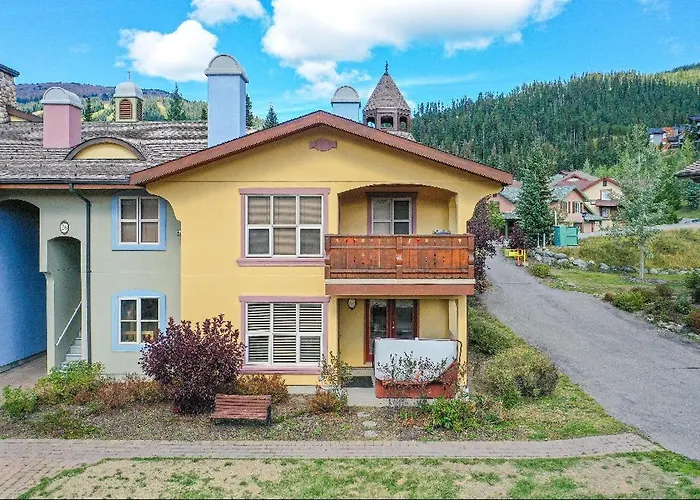 2Br In Crystal Forest, Ski In, Ski Out, Fireplace, Private Hot Tub, Steps To The Village Sun Peaks