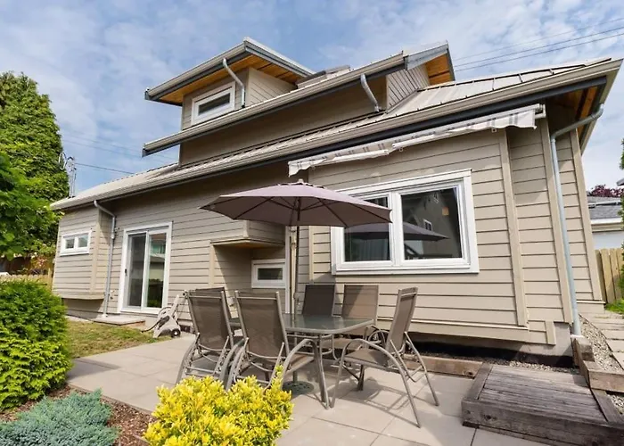 West Coast Luxury Living Villa Vancouver