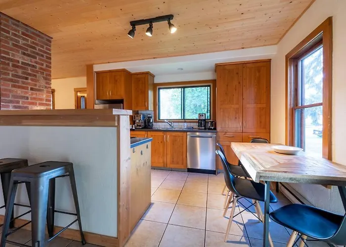 Knotty Pine Lodge Golden