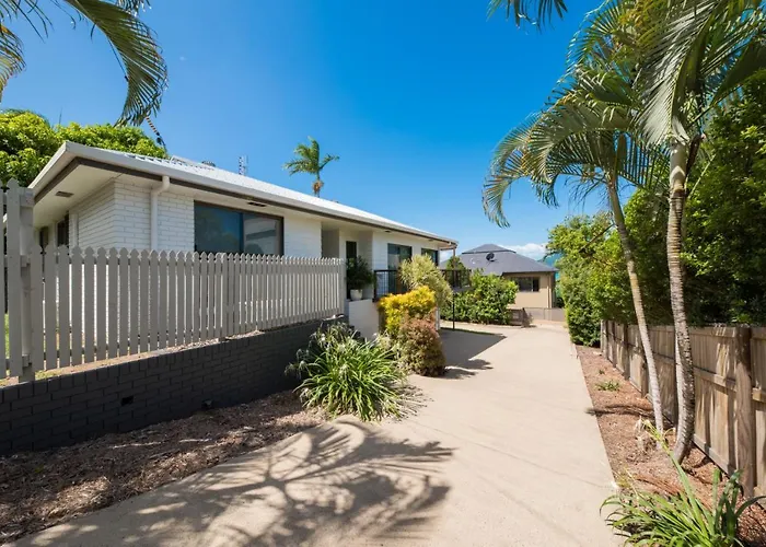 Beach House On Main - Airlie Beach