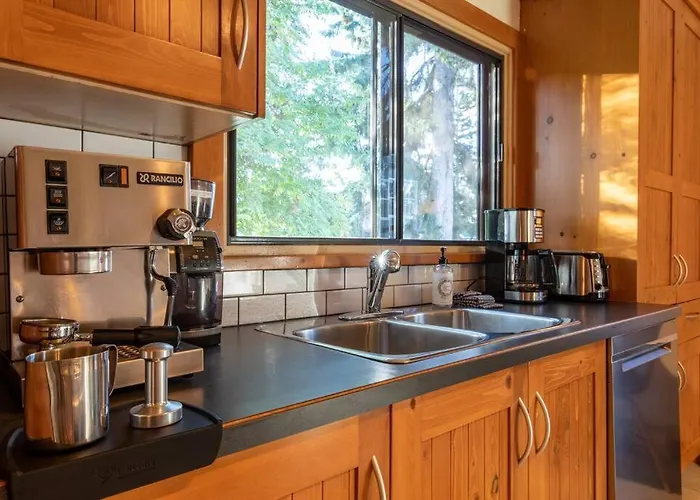 Knotty Pine Lodge Golden