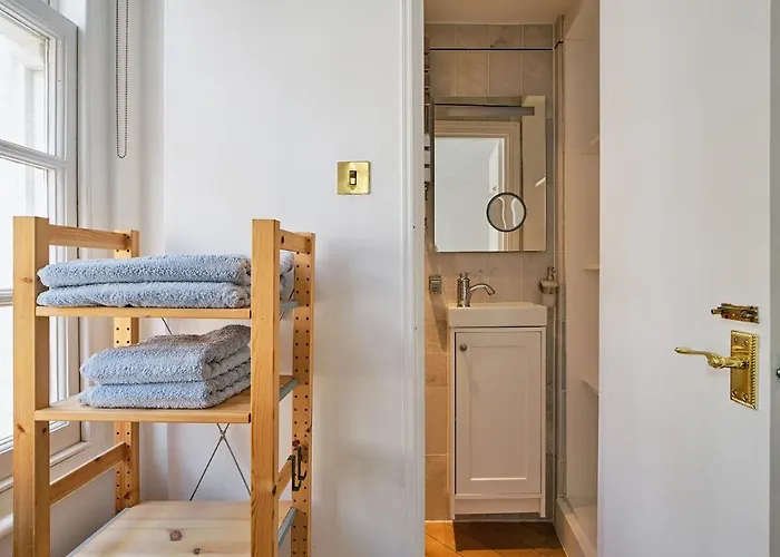 Stylish 3 Bedroom Town House London