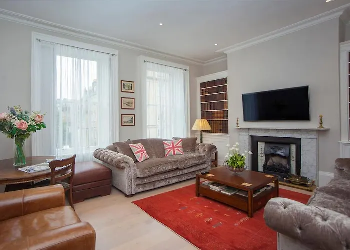 Blenheim House - Luxury City Centre Georgian Townhouse For 8 Bath