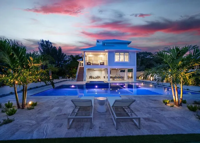 The Willow Inn: Huge Pool, Game Room, One Block To Beach By Anna Maria Life Vacation Rentals