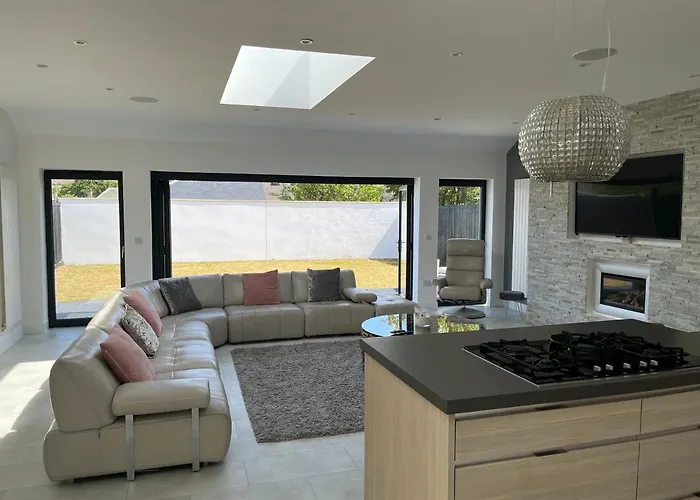 Perfect 4 Bedroom 2 Bathroom Home Edinburgh