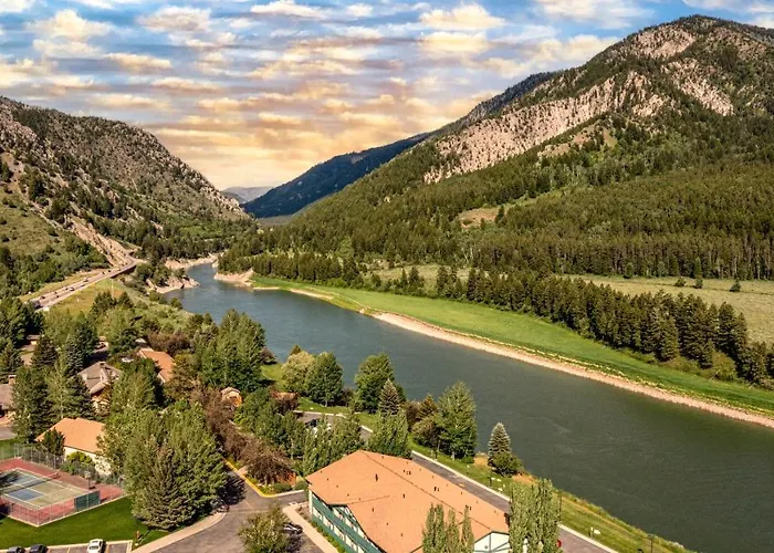 Flying Saddle Resort And Steak House Alpine
