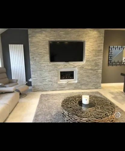 Perfect 4 Bedroom 2 Bathroom Home Edinburgh