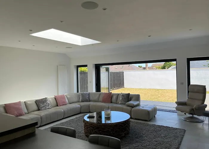 Perfect 4 Bedroom 2 Bathroom Home Edinburgh