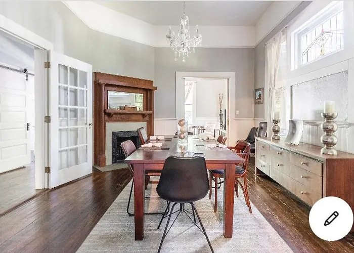 Classic/Modern Downtown Home Valdosta