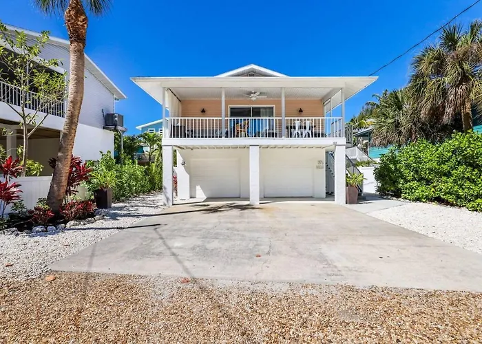 On Point - 811 Jacaranda Rd Villa Anna Maria