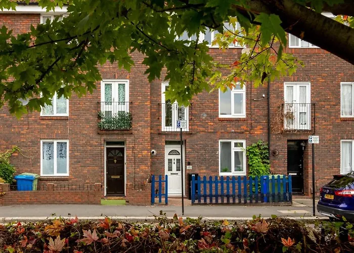 London Bridge 3 Bedroom House With Reception Room, Office And Private Garden