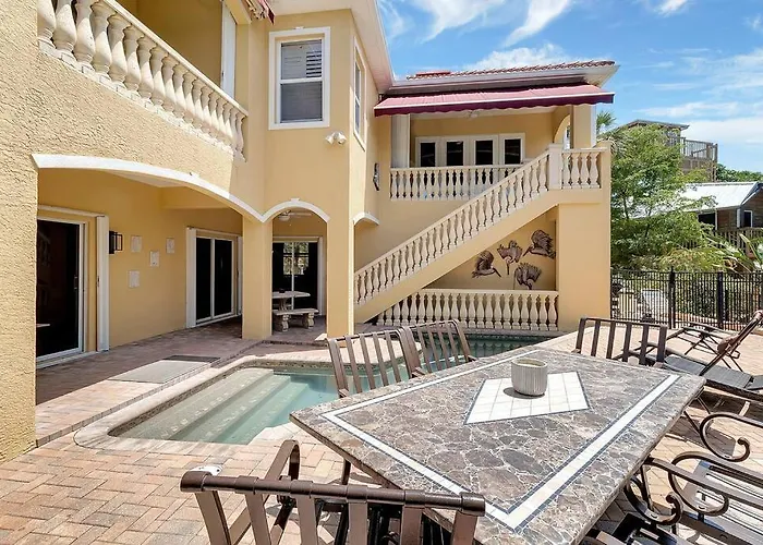 Pelican Nest Private Beach & Bay Access & Pool Englewood