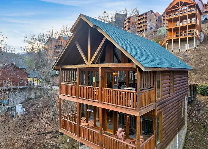 Cubby Bear Smoky Mountain Cabin - Summer Specials! Sevierville