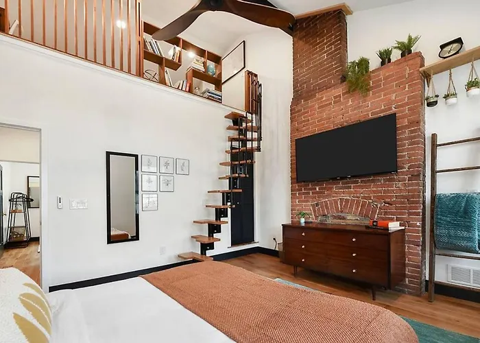 Hostwise Stays - The Lodi - Lower Lawrenceville, Beautiful! Pittsburgh