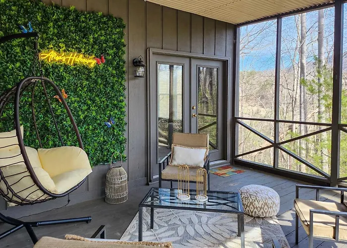 Hike, Golf & Swim! Rumbling Bald Resort Mtn Home Lake Lure