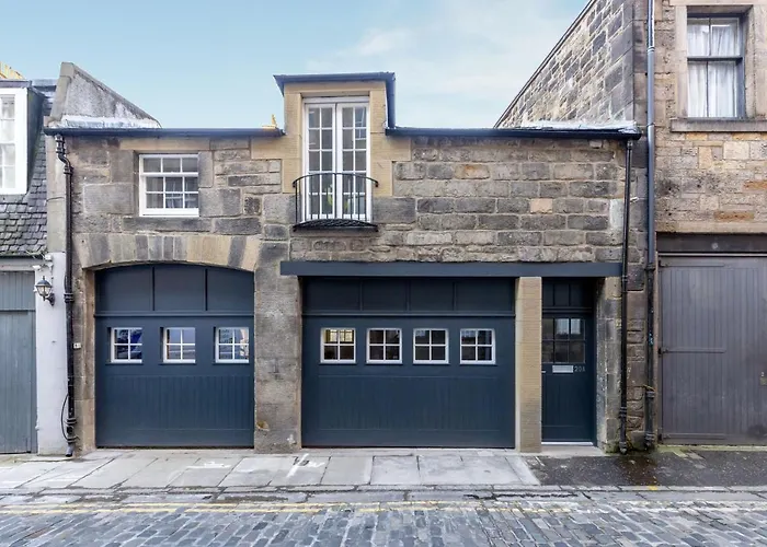 Dragon Suites - Yukina Suite - 2 Bed City Centre House With Garden Edinburgh