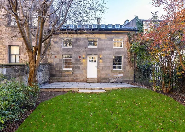 Dragon Suites - Yukina Suite - 2 Bed City Centre House With Garden Edinburgh