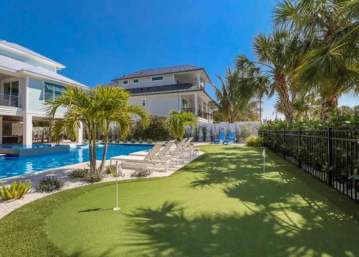The Willow Inn: Huge Pool, Game Room, One Block To Beach By Anna Maria Life Vacation Rentals