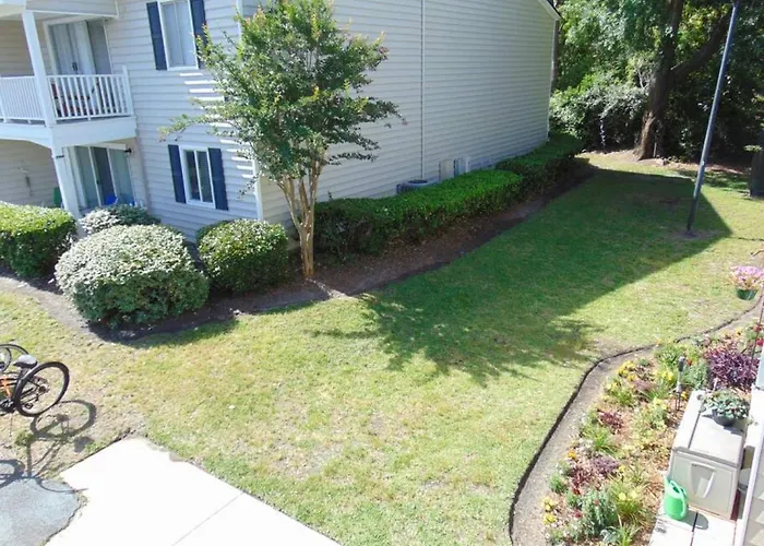 Q4 Professionally Decorated Upstairs Beautiful Soothing Colors Close To Back Pool St. Simons Island