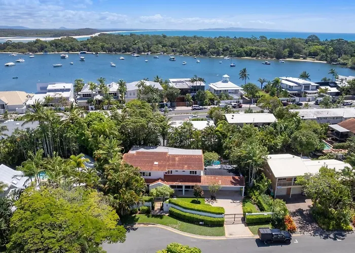 10 Wesley Court Noosa Heads Villa