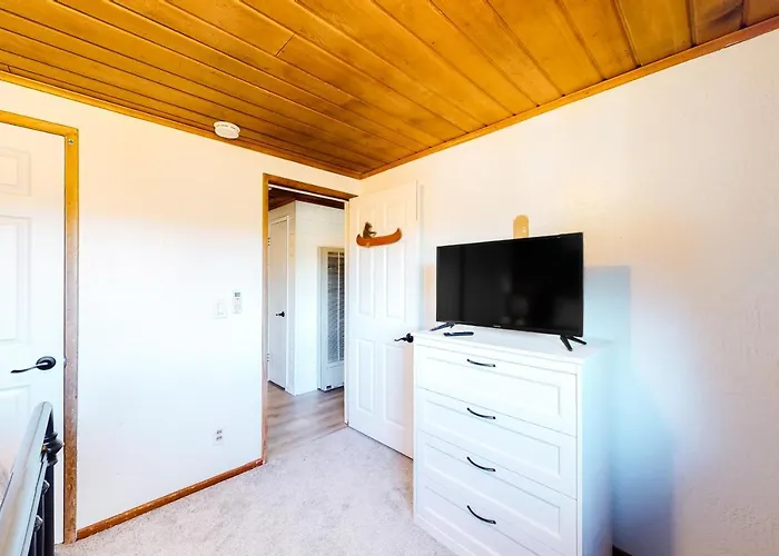 Sugar Pine Log Cabin Oakhurst