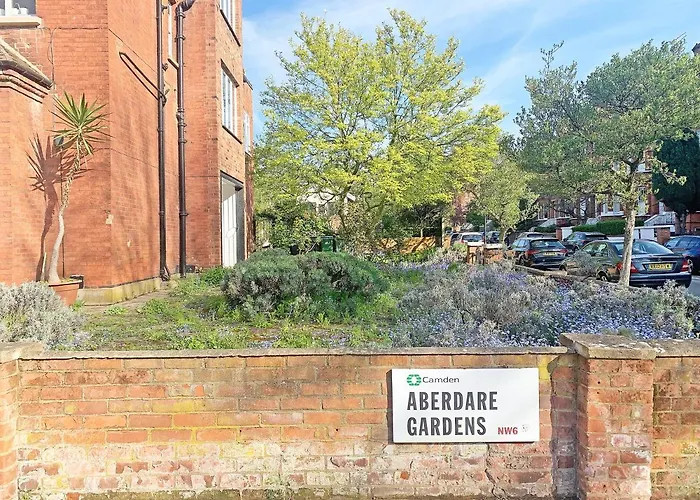 Amazing Holidays Home With A Terrace London