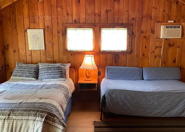 Amber Lantern Duplex Cottage Lake George