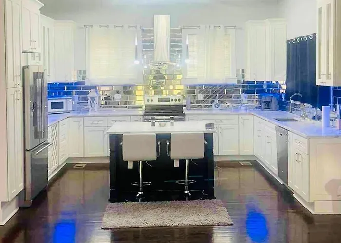 1966-Huge 4Br W/Rooftop Veranda Decatur