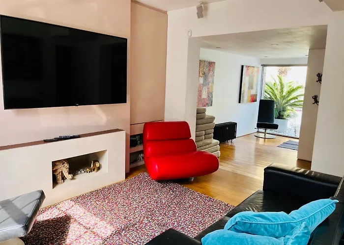 Georgian Superstar Villa London