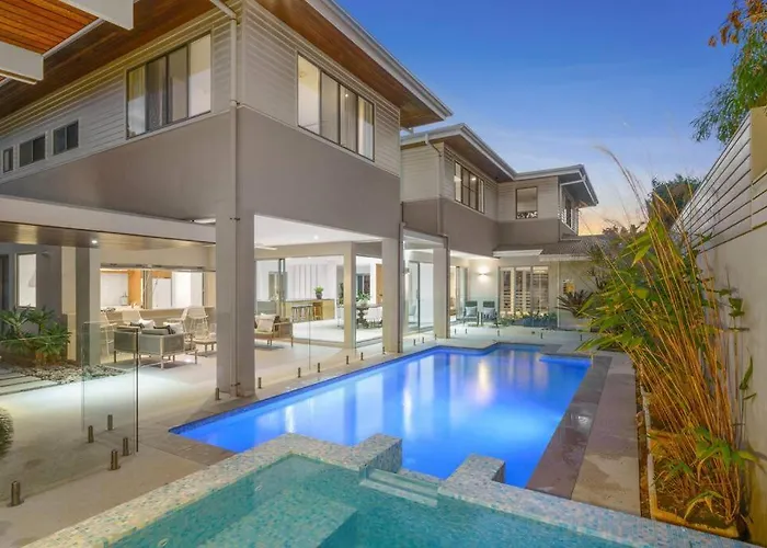 Witta Circle - Walk To Hastings St & Noosa Beach