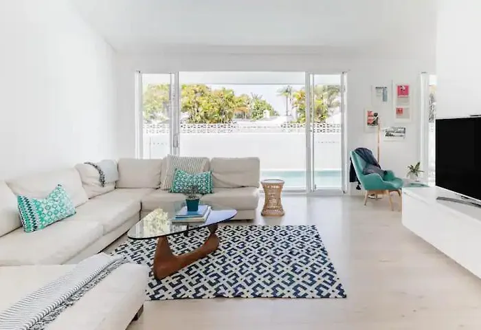 Poinciana House—Luxury Noosa Retreat Close To Beach